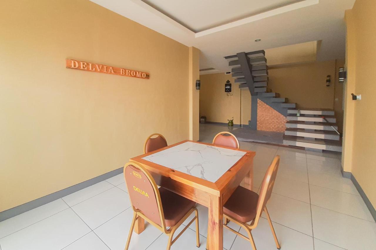 Delvia Bromo Homestay Mitra Reddoorz Pasuruan Exterior foto